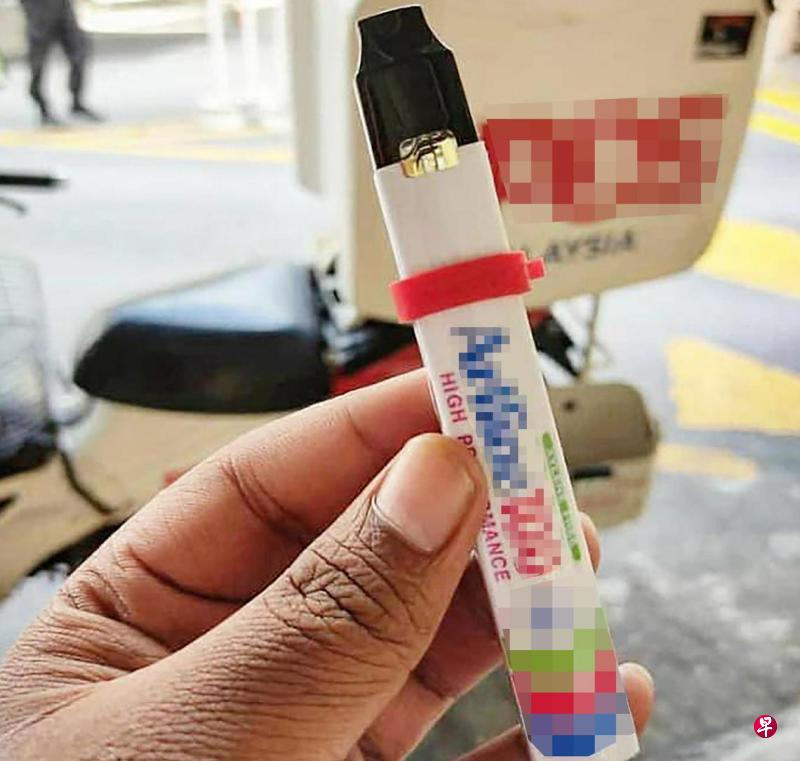 Disguised e-cigarette devices (USB drives, pens)